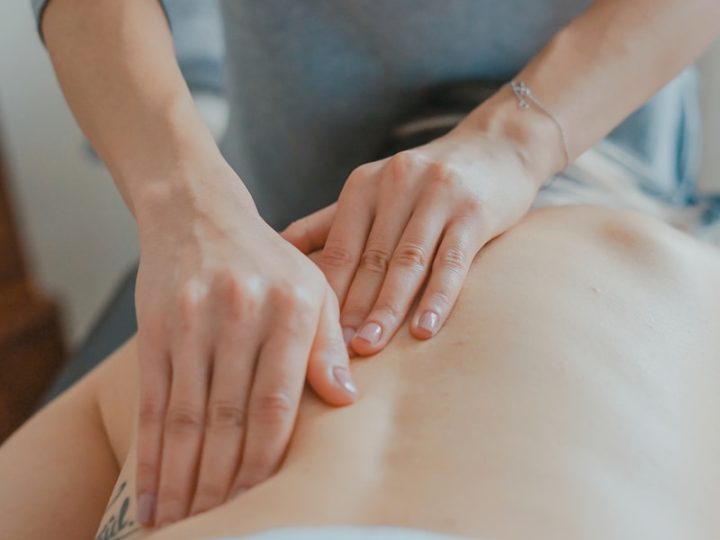 Gua Sha Massage Anleitung: So bringen Sie Ihr Gesicht zum Strahlen