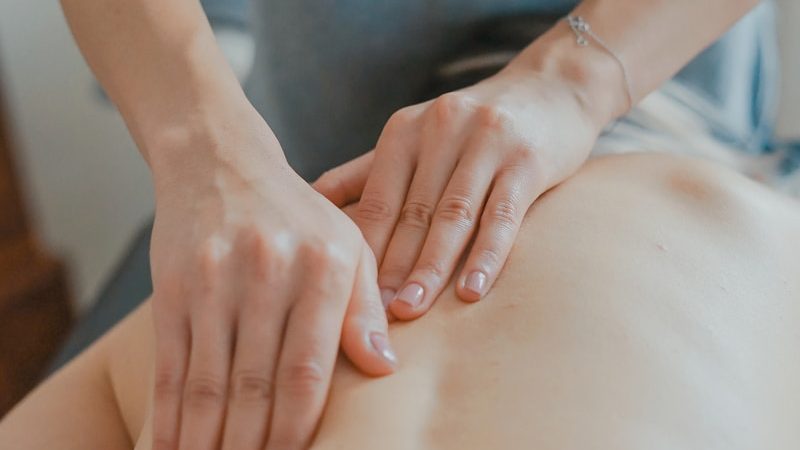 Gua Sha Massage Anleitung: So bringen Sie Ihr Gesicht zum Strahlen
